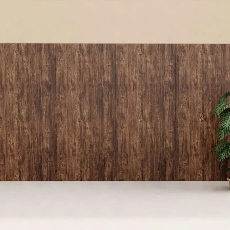 Parede revestida com o Revestimento Flexível Wallboard Amadeirado Imbuia, em padrão amadeirado